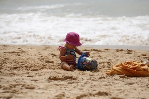 Strandurlaub kleines Kind